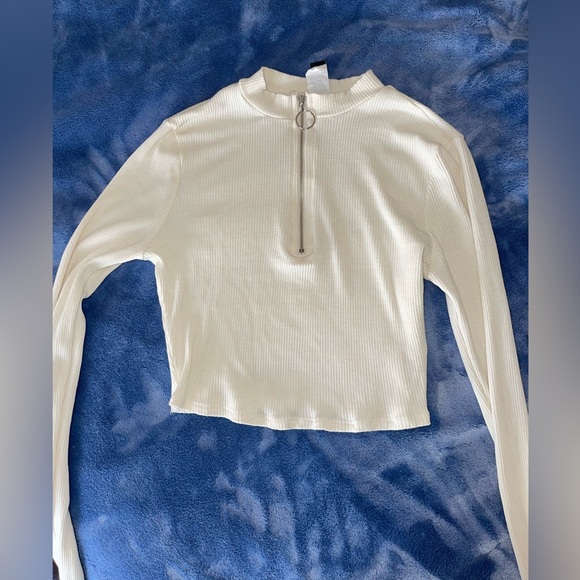 Tight quarter zip - Picture 1 of 3